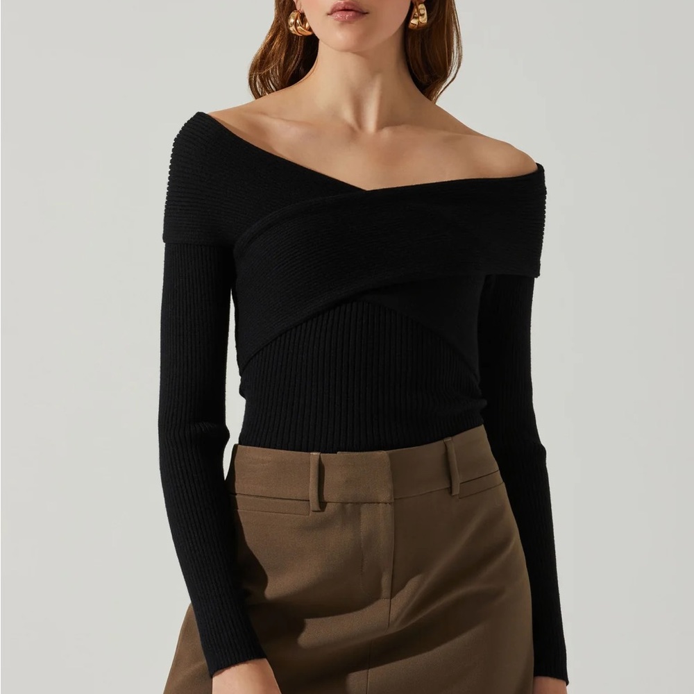 ASTR ZAYLA OFF THE SHOULDER SWEATER